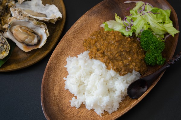 ＜宮城県産＞牡蠣のキーマカレー風　３パック【常温】