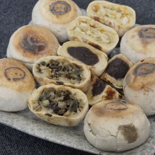 【安曇野おやき はいから】炭焼きおやき＜バラエティーセット＞ 10個セット（あずき・山賊焼き・野菜ミックス・ツナ玉・切り干し大根・なす・カレー・野菜ピザ・鉄火なす・野沢菜 各1個　計10個）